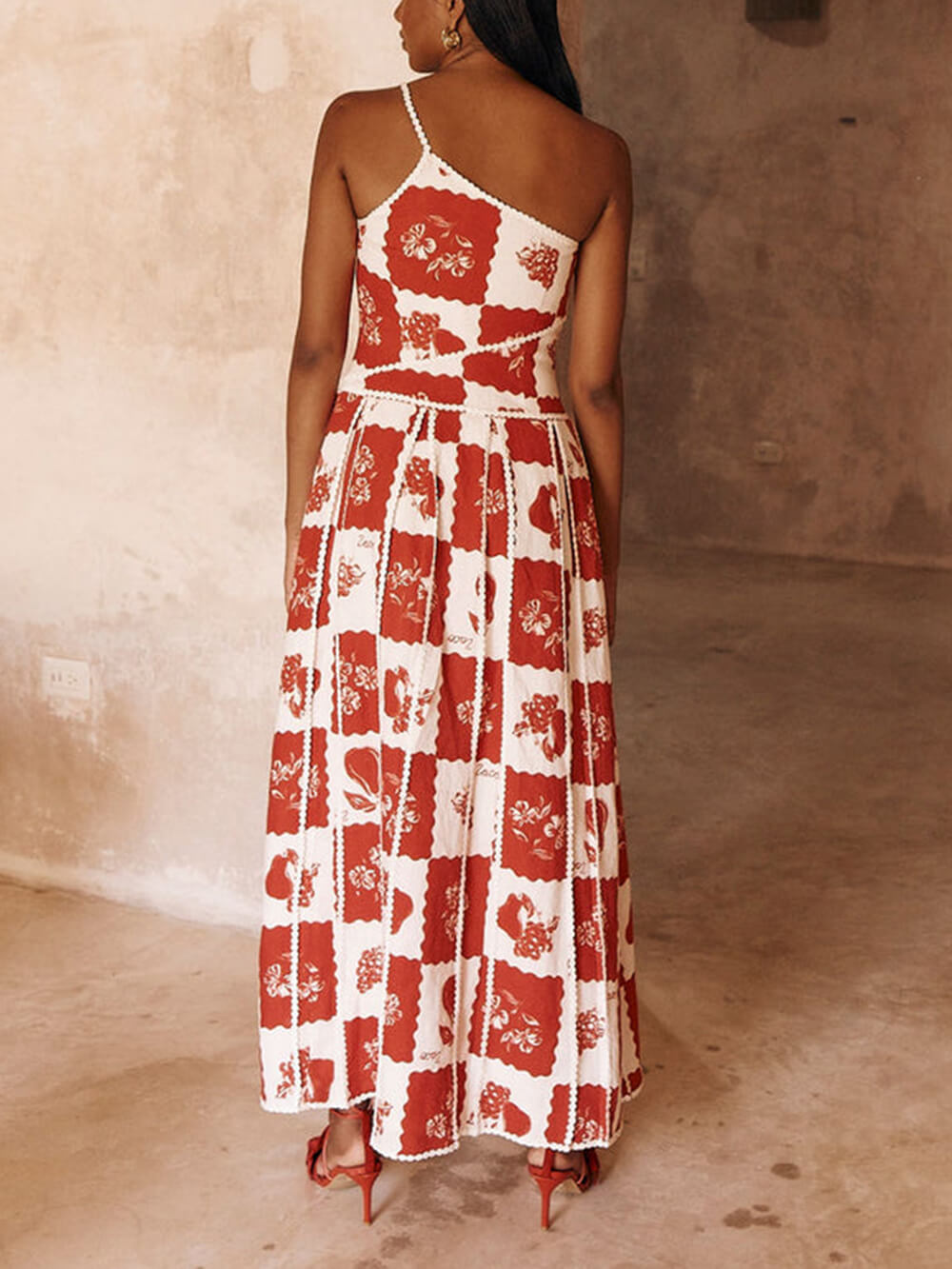 Unique, printed maxi dress with floral trim and one-sided flared cut