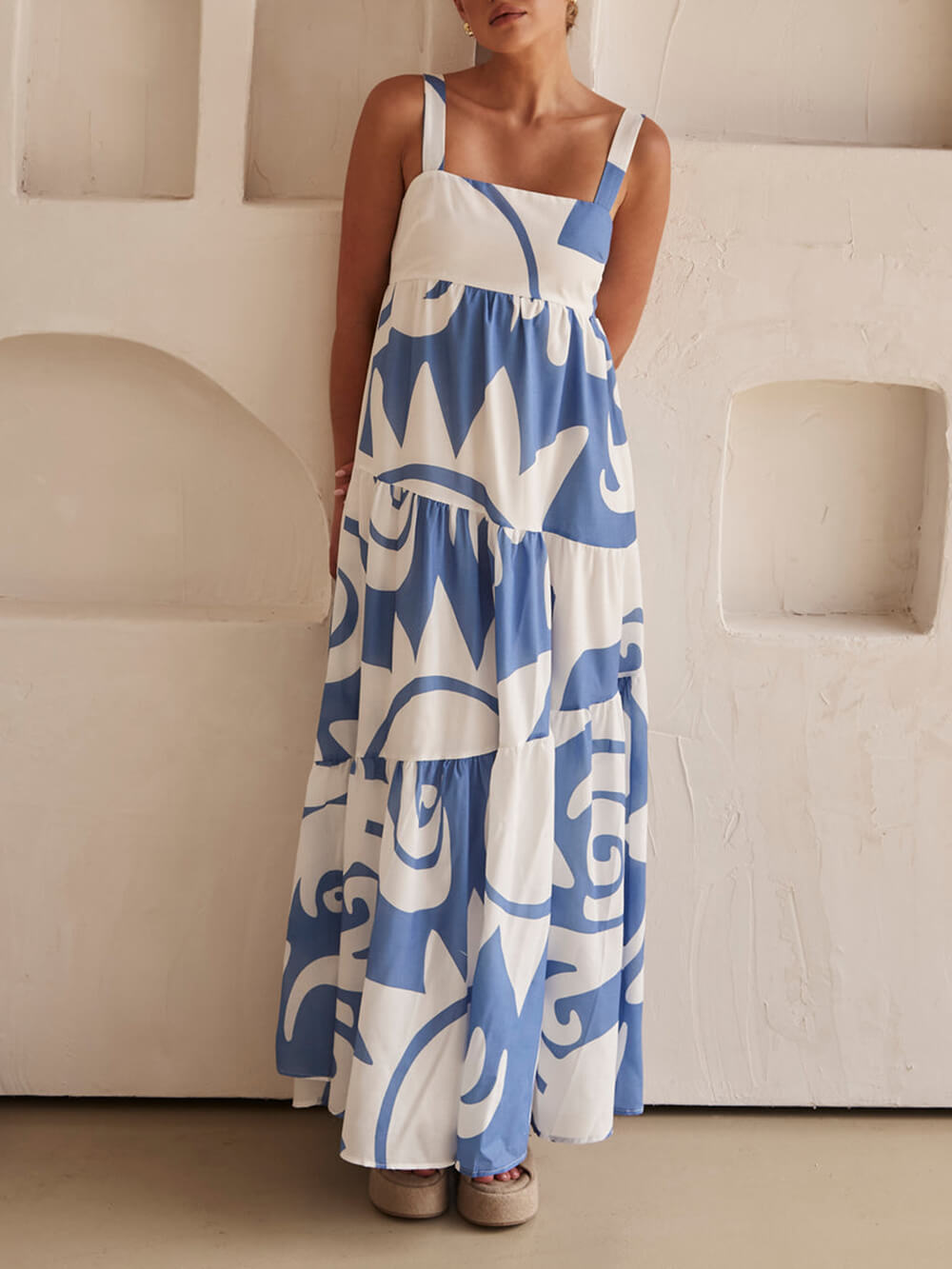 Charming maxi dress with geometric pattern
