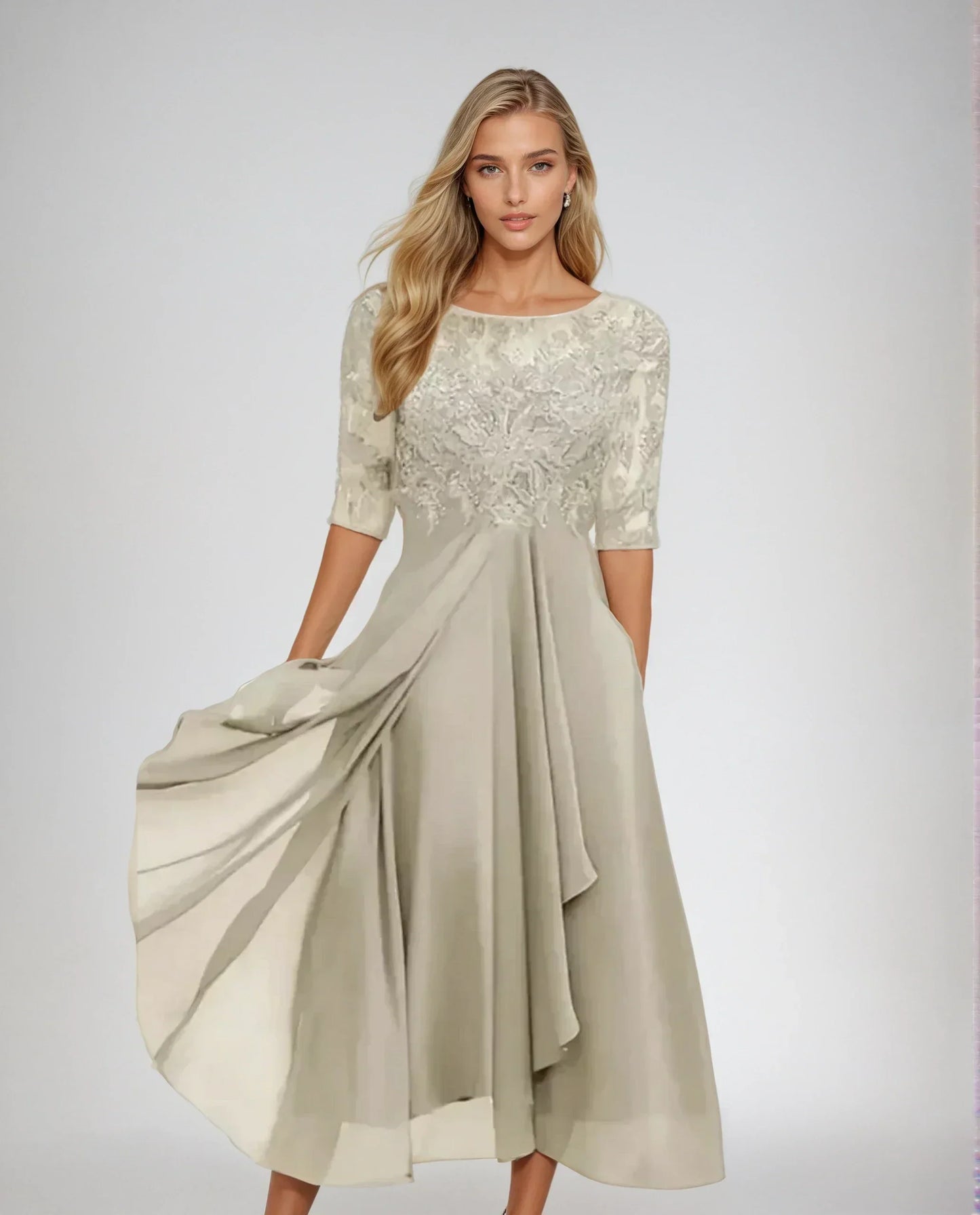 WW | Anmutiges Detailliertes Fließendes Kleid