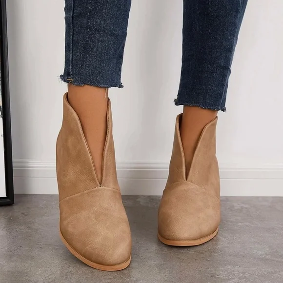 WW | Ankle Boots With V-Cut