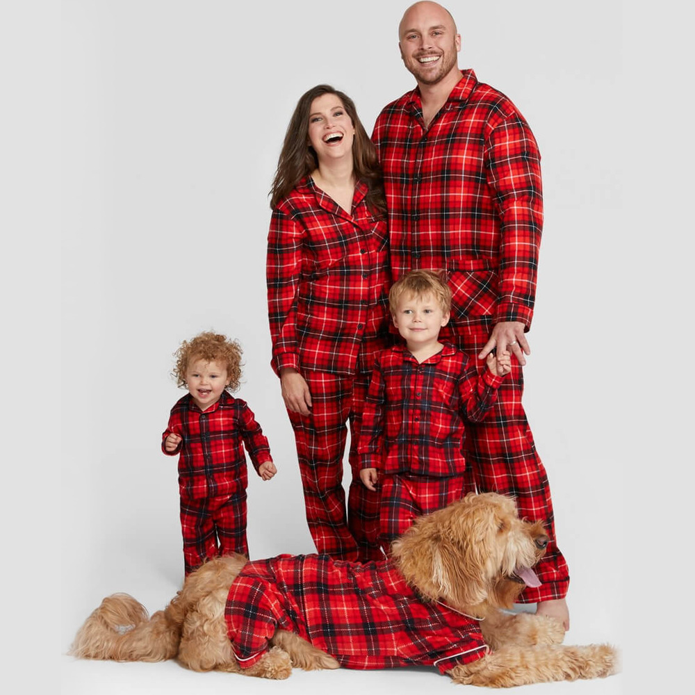 WW | Weihnachtsfamilien-Matching Rote Karierte Knopf-Oben Langarm Pyjama Sets Mit Hund