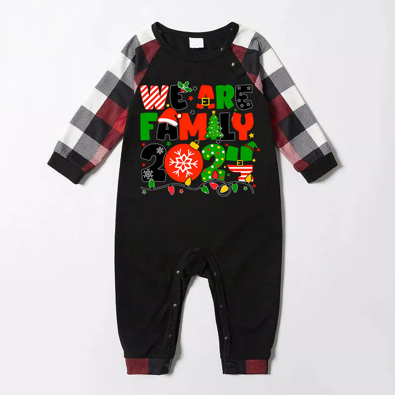 WW | Weihnachten "Wir sind Familie" Bunte Multi-Element Buchstaben Drucke Rot & Schwarz & Grau & Weiß Karierte Familien-Pyjamas