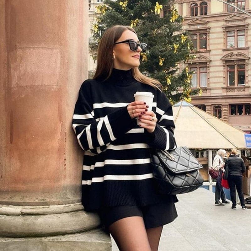 WW | Strickpullover - Oversized Fit - Hoher Kragen - Weiche gestrickte Streifen