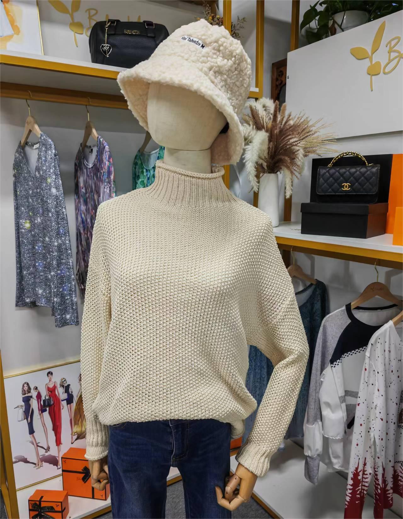 WW | Solid-colored Long-sleeved Sweater