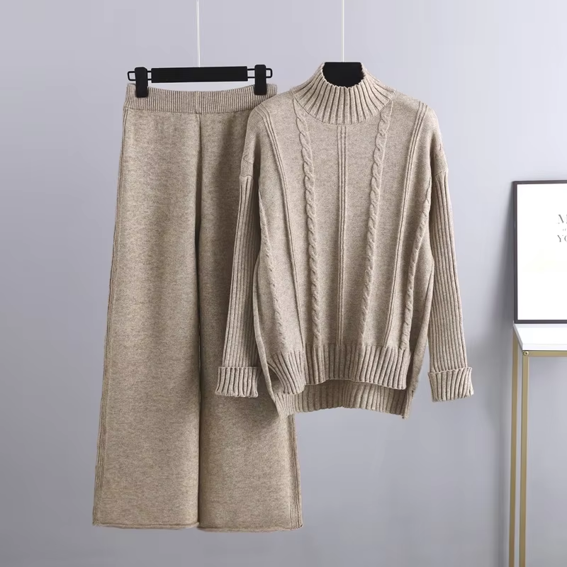 WW | Modern, Elegant Knitted Two-Piece Set