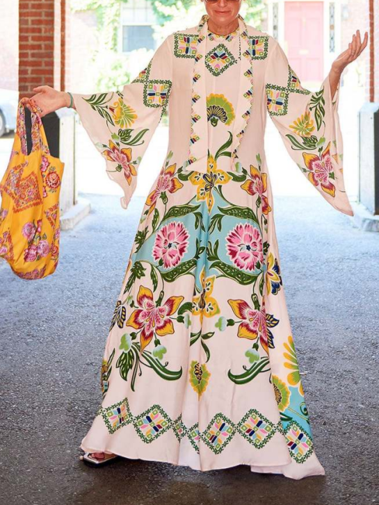 Exquisite, flowing maxi dress with a sunny floral print
