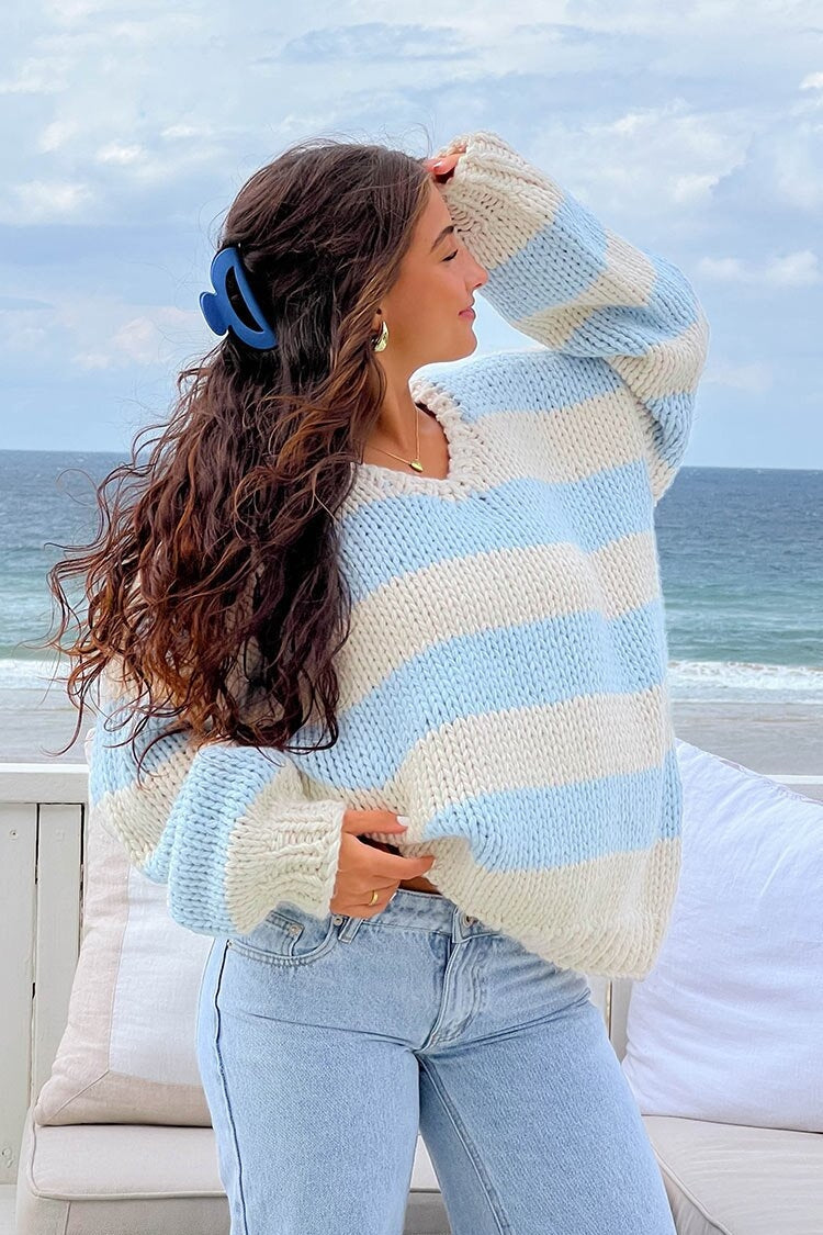 WW | Kuscheliger schulterfreier gestreifter Strickpullover für herbstliche Lagenlooks
