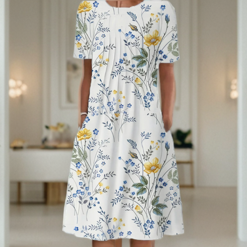 Wide dress with a round neckline, three-quarter sleeves, and a printed design