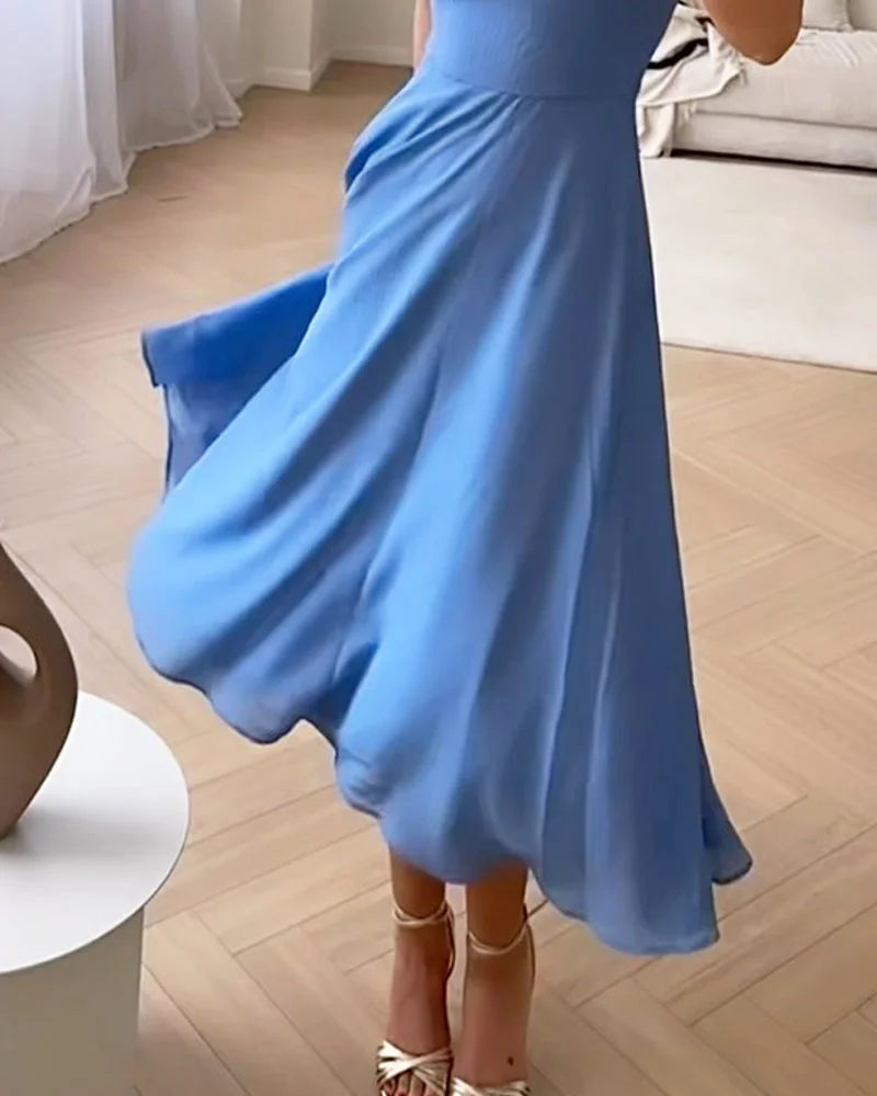 Daniela - Elegant dress with square neckline and solid color design
