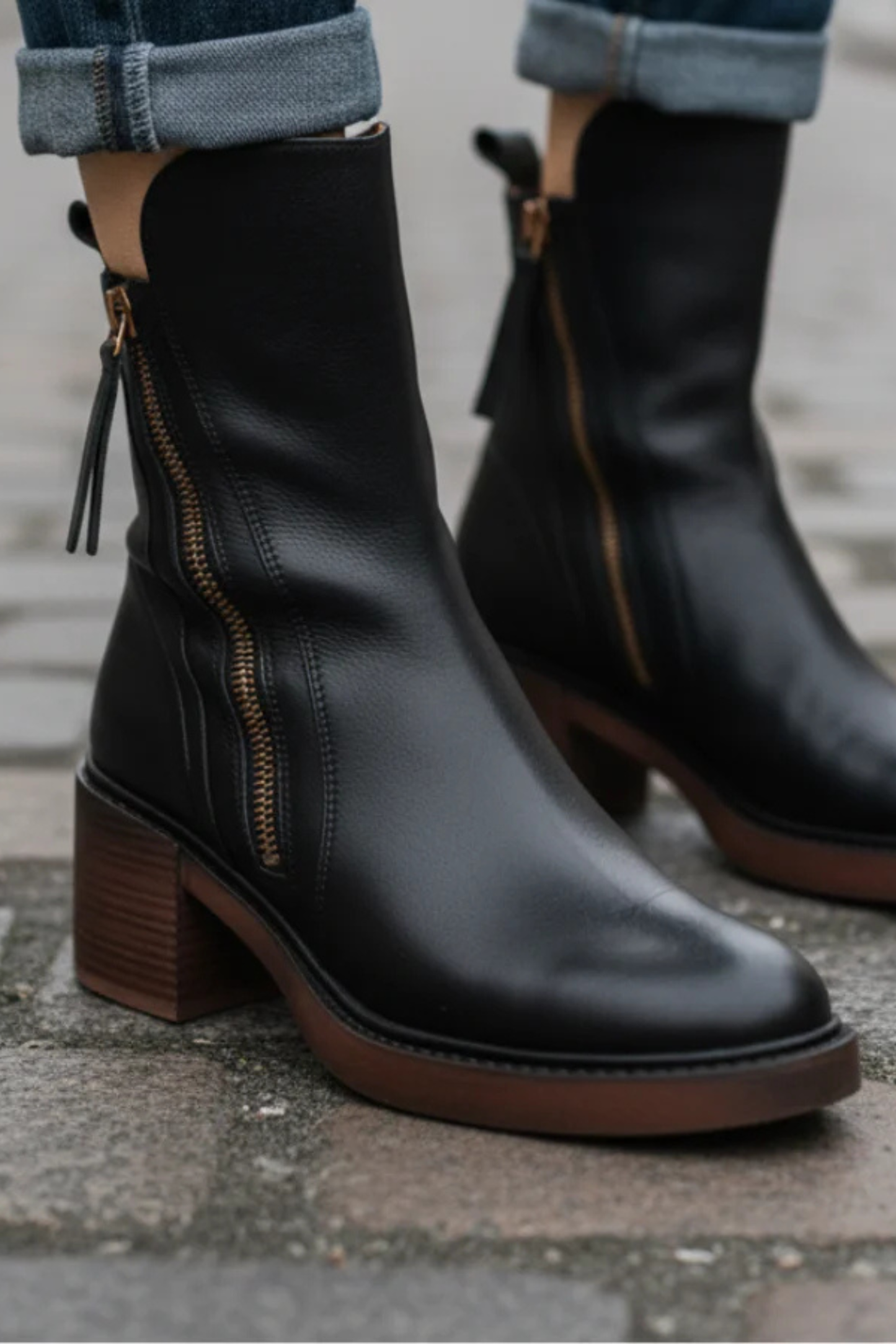 Val | Elegant Black Leather Boots