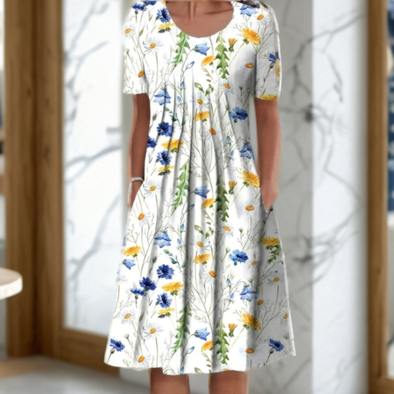 Wide dress with a round neckline, three-quarter sleeves, and a printed design