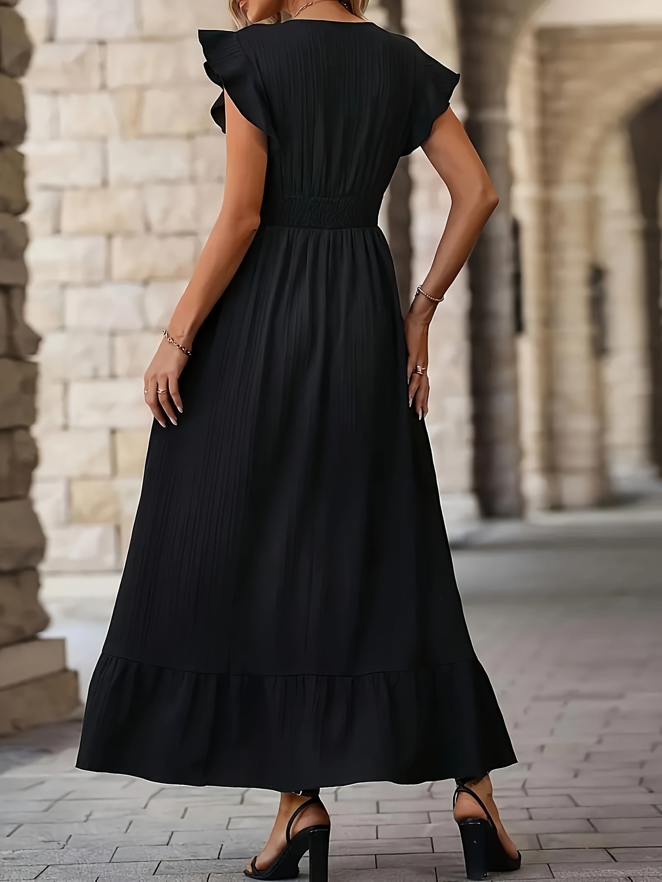 WW | Solid Color Dress with Round Neckline and Ruffles – Elegant Choice for Any Occasion