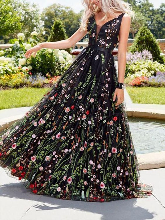 WW | Dress with Floral Embroideries