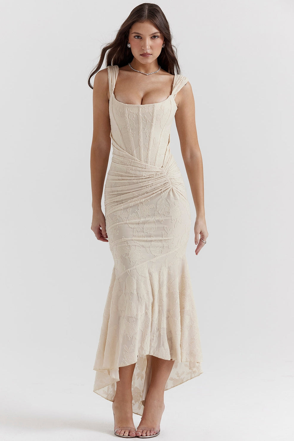 Elegantes und anspruchsvolles langes Kleid mit asymmetrischem Rock und verstellbaren Trägern