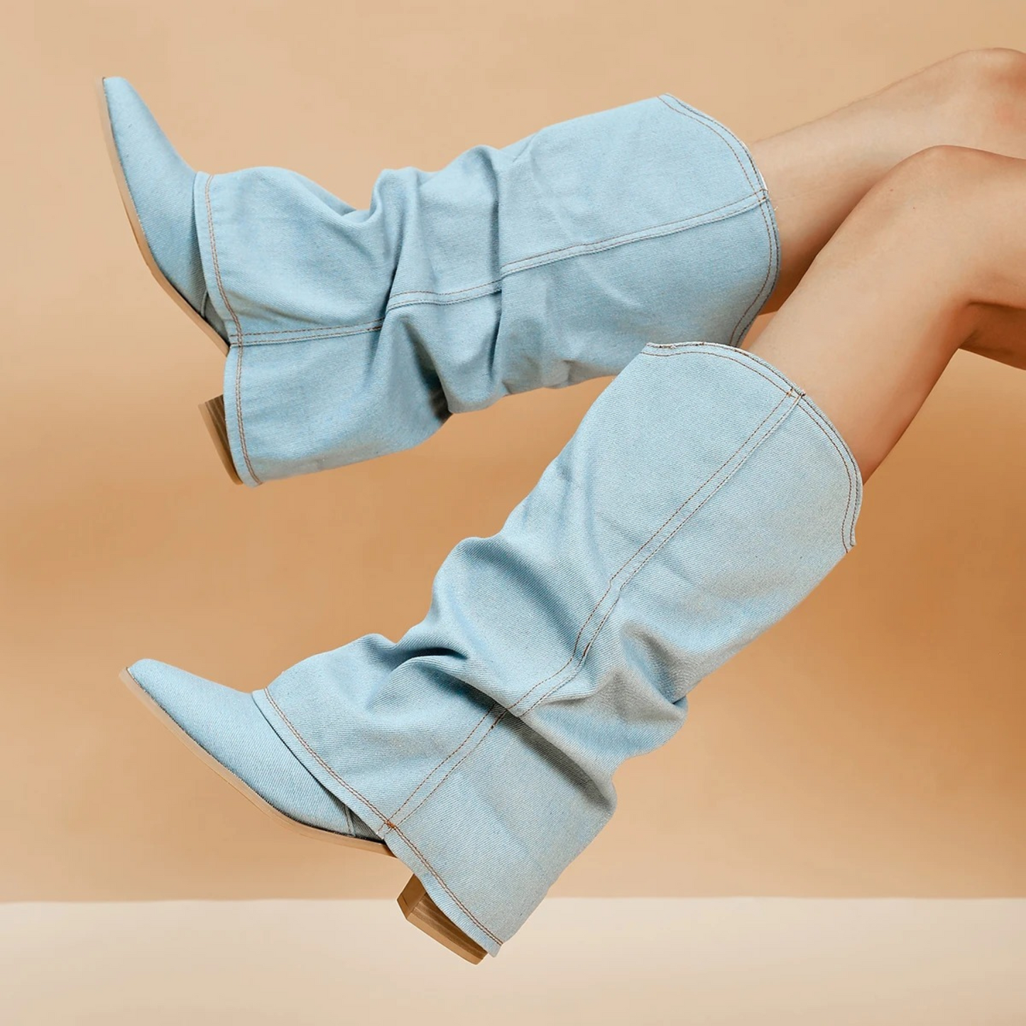 WW | gefaltete denim-stiefel mit blockabsatz