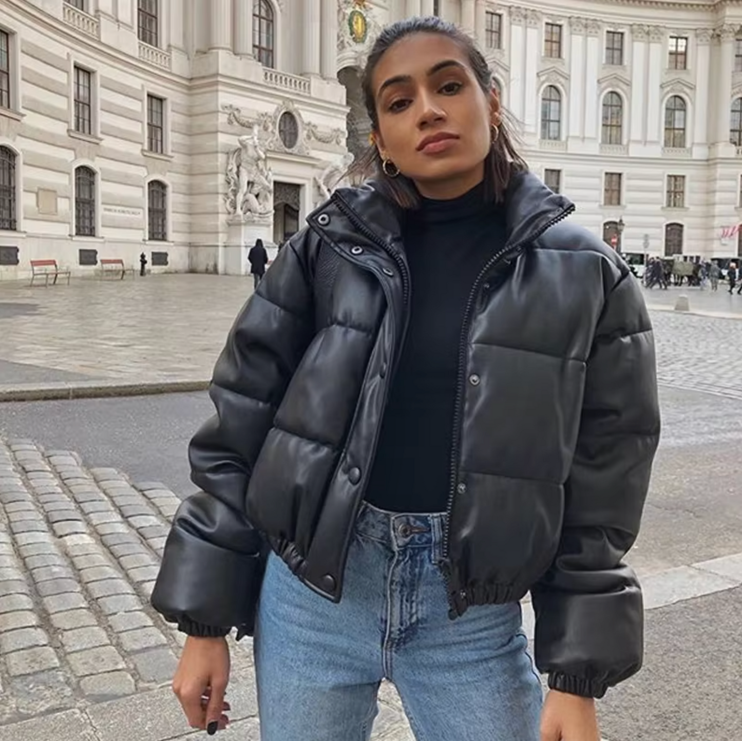 WW | Cropped Vegane Leder Pufferjacke Kühne und Warme Streetwear Optik