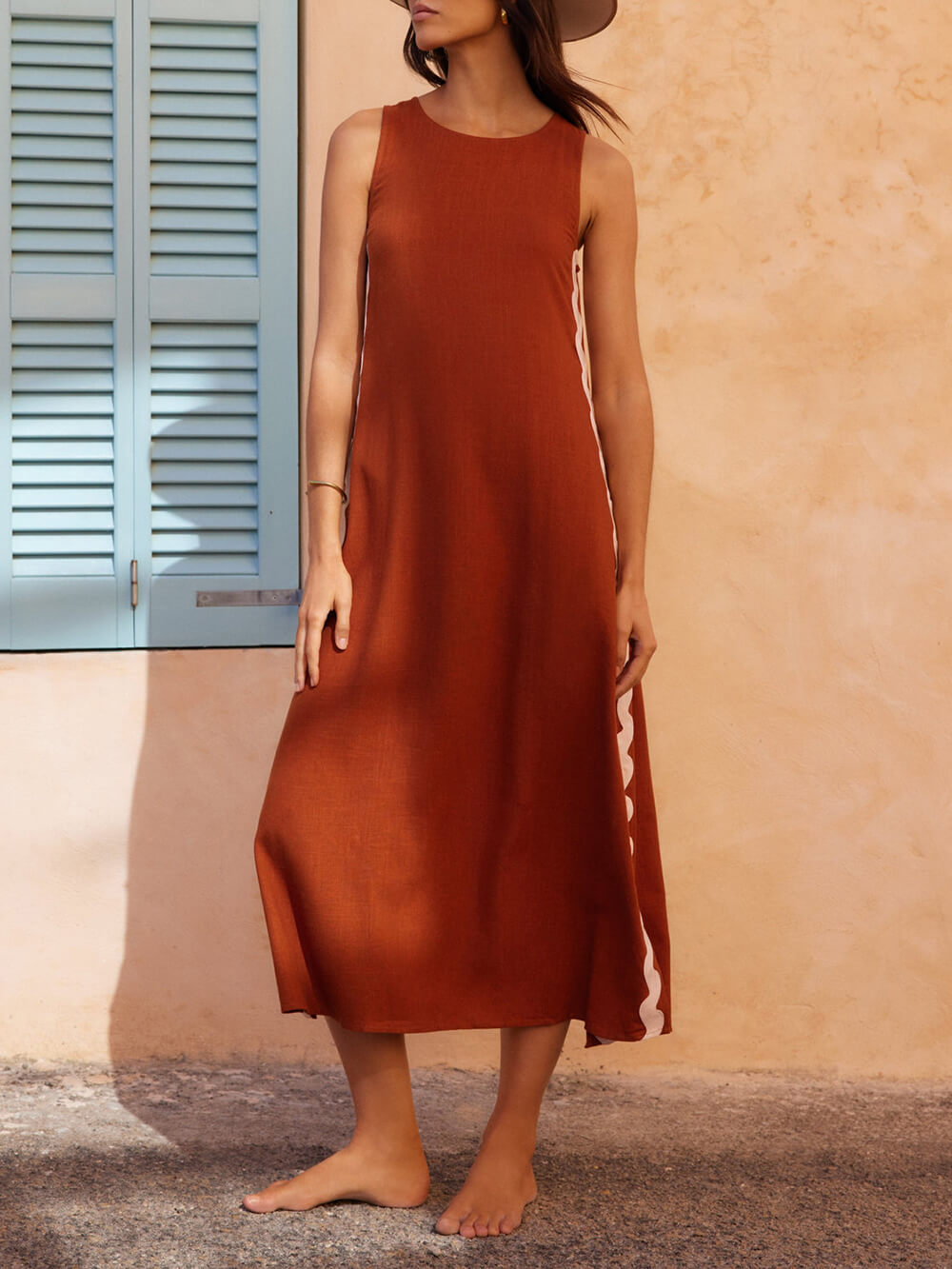 Striped, side-wave detailed dress with side slit and loose fit
