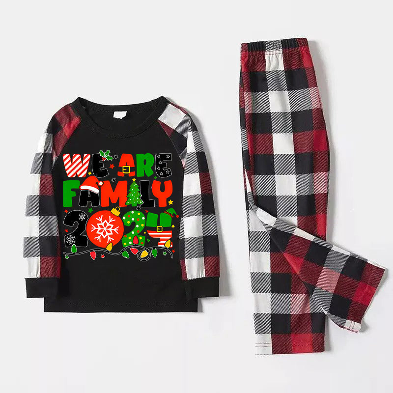 WW | Weihnachten "Wir sind Familie" Bunte Multi-Element Buchstaben Drucke Rot & Schwarz & Grau & Weiß Karierte Familien-Pyjamas