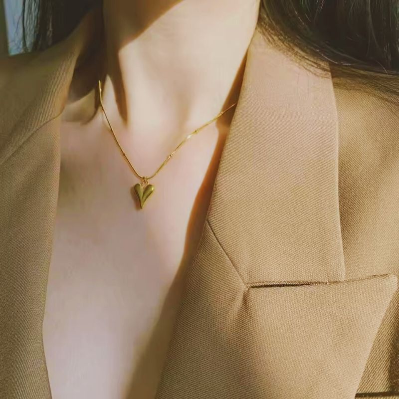 WW | Elegant Heart Pendant Necklaces