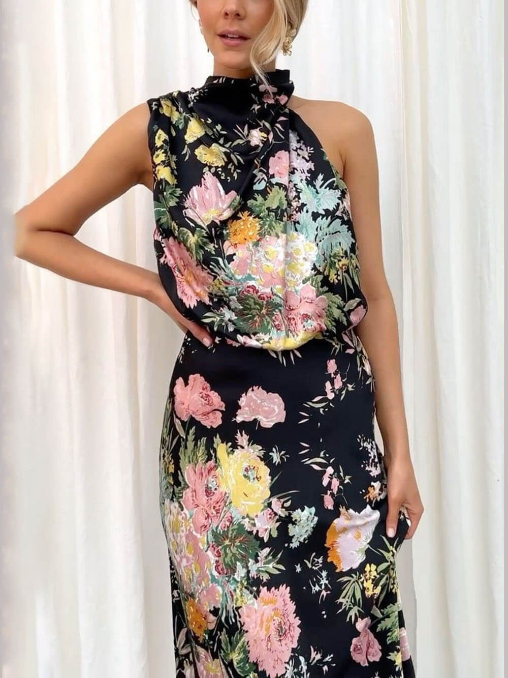 Maxi dress with halterneck, floral pattern, and elasticated waist