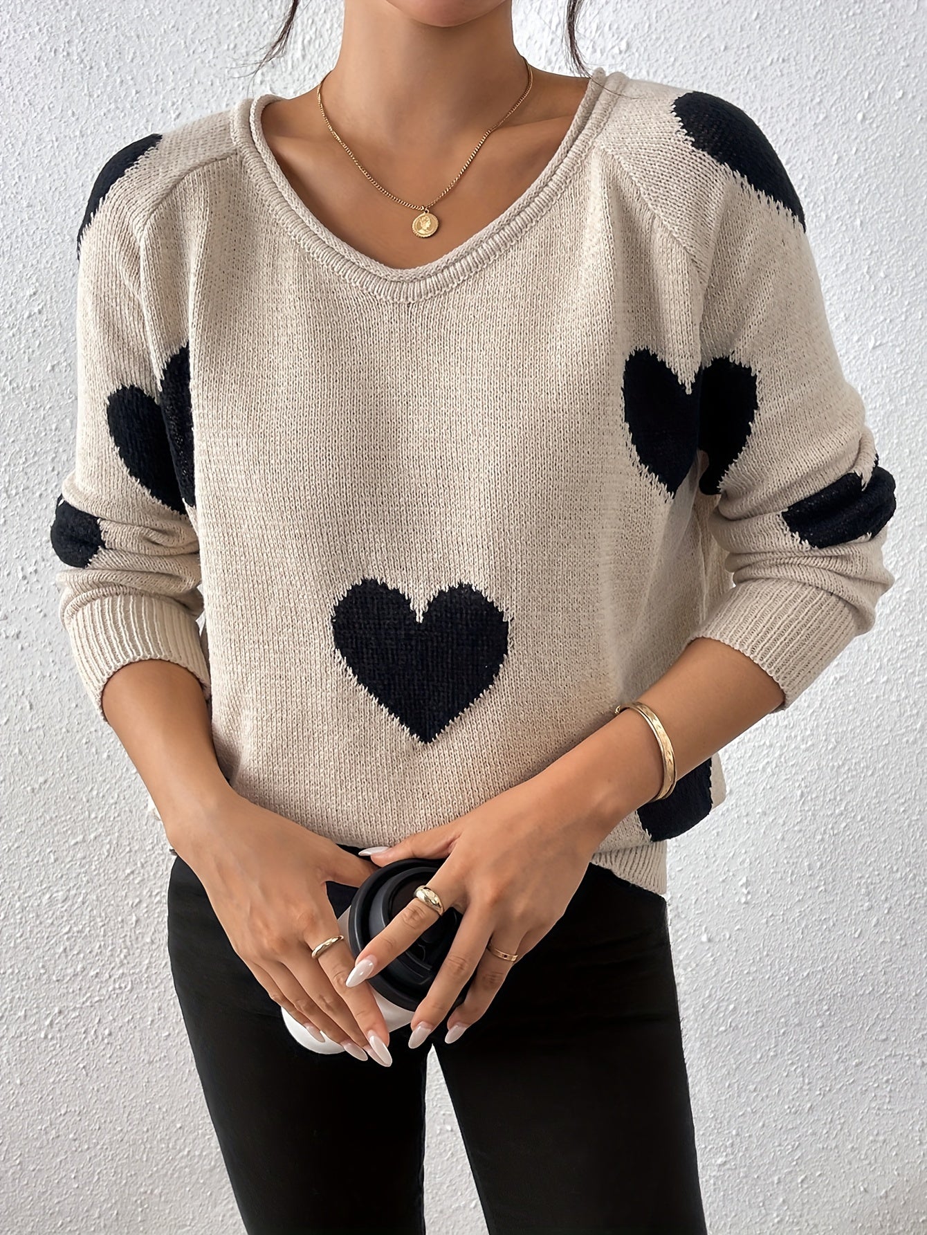 WW | Cozy sweater with a heart pattern for a romantic winter style