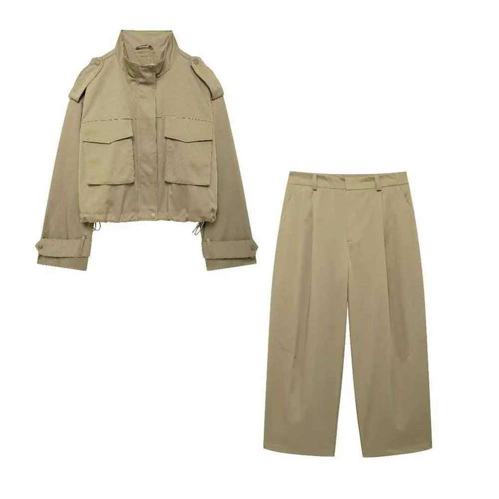 WW | Casual cargo jacket with adjustable straps and pocket accents