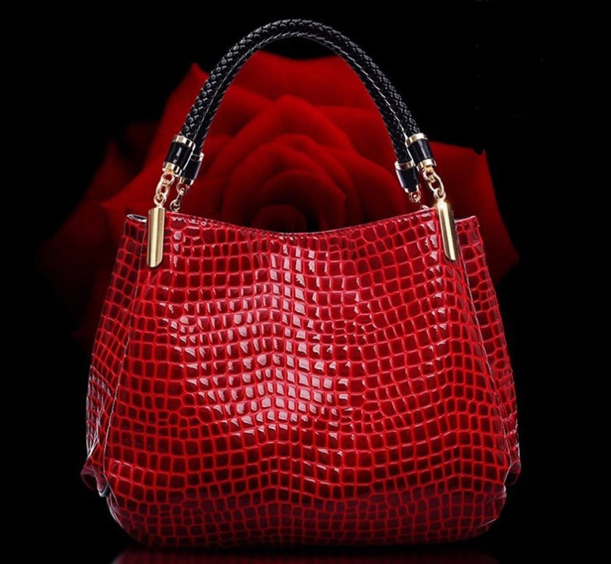 WW | Shoulder Bag With Crocodile Pattern