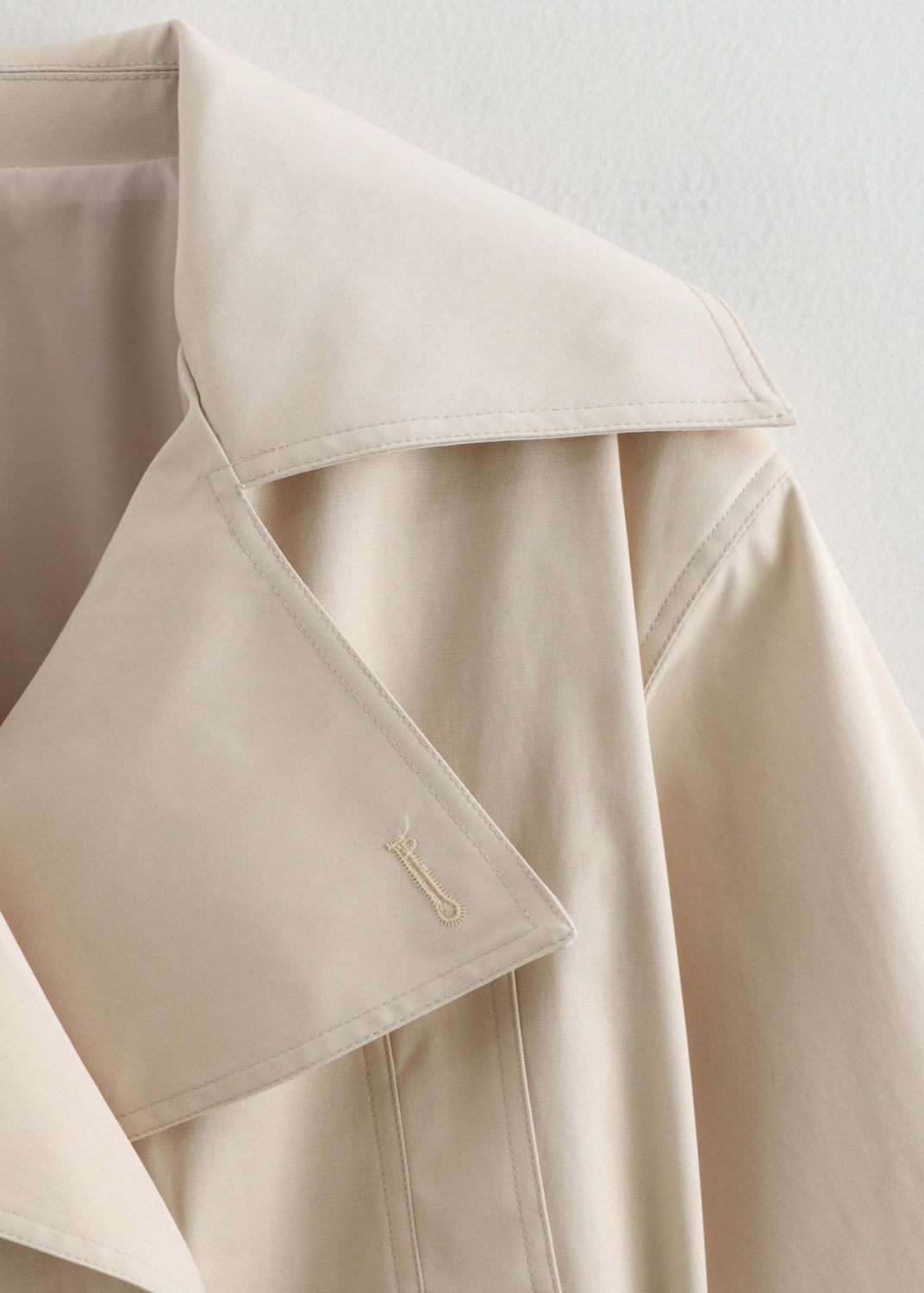 WW | Gekürzter Gürteltrenchcoat mit Übergroßen Revers