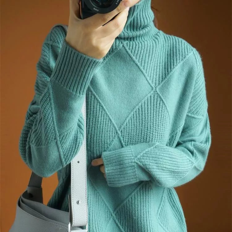 Bequemer, locker sitzender Rollkragenpullover