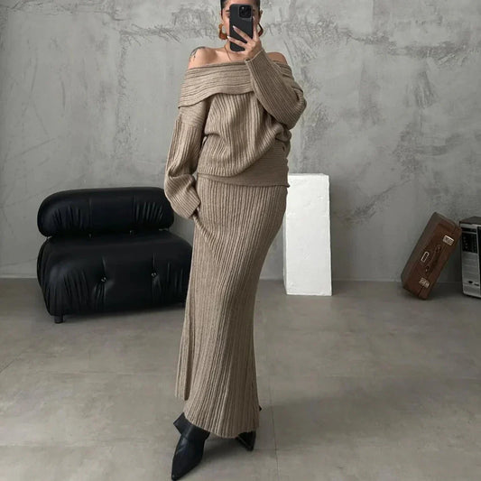 WW | Elegantes Satz Aus Schulterfreiem Pullover und Tailliertem Strickrock