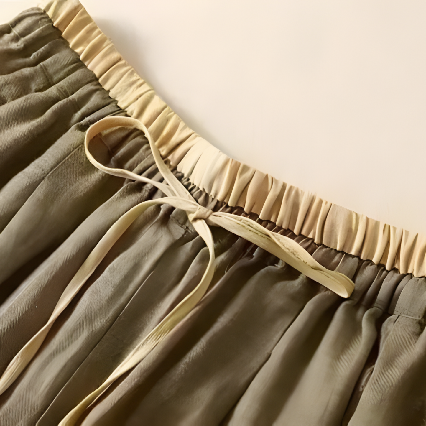 Yndira Linen Trousers in Natural Tone - Olive