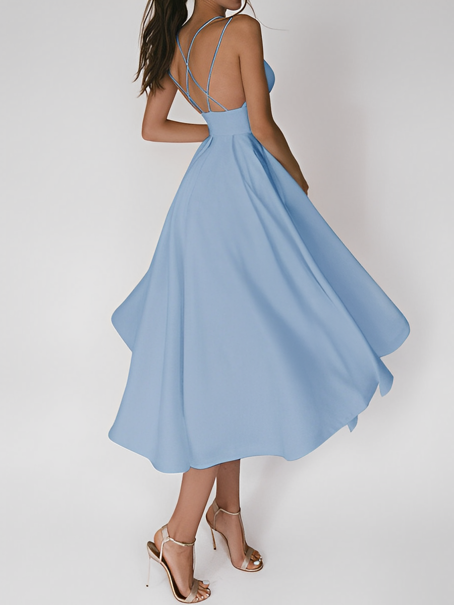 WW | Ein Leichtes Kleid mit Zarten Spaghettiträgern