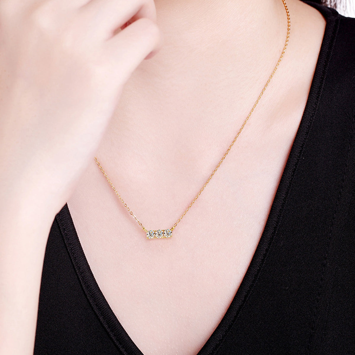 WW | 925 Sterling Silver Inlaid Moissanite Bar Necklace