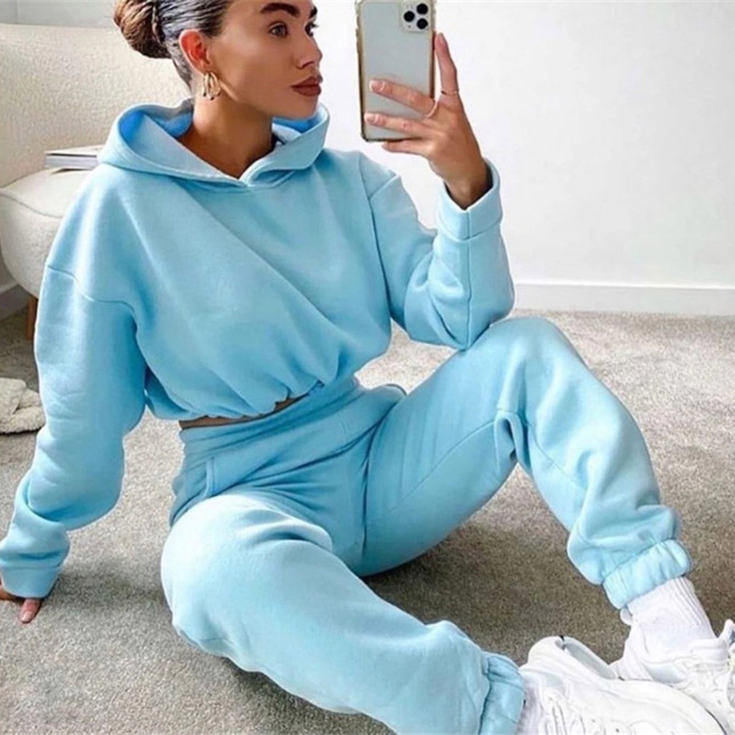 WW | Women's Two-Piece Jogging Suit with Cropped Hoodie