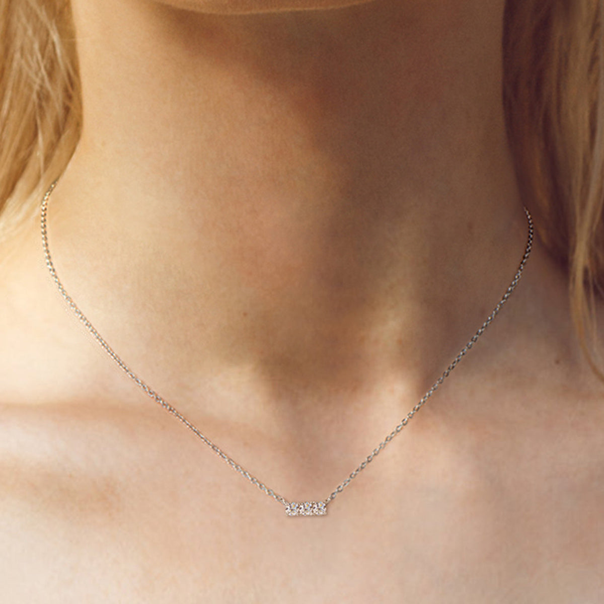 WW | 925 Sterling Silver Inlaid Moissanite Bar Necklace