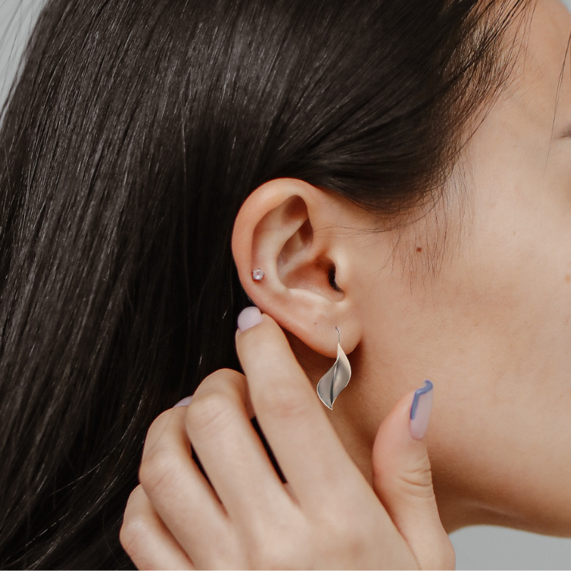 WW | Leaf-shaped Sterling Silver Vintage Earrings