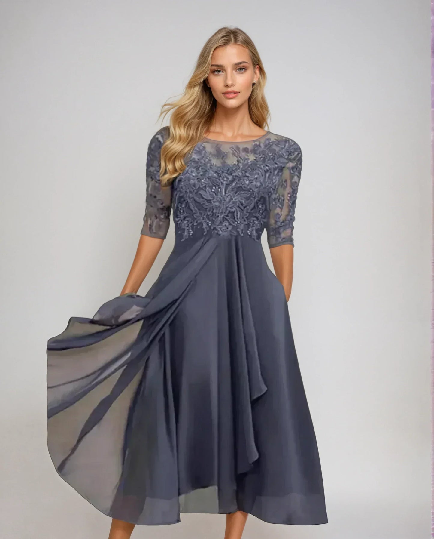WW | Anmutiges Detailliertes Fließendes Kleid