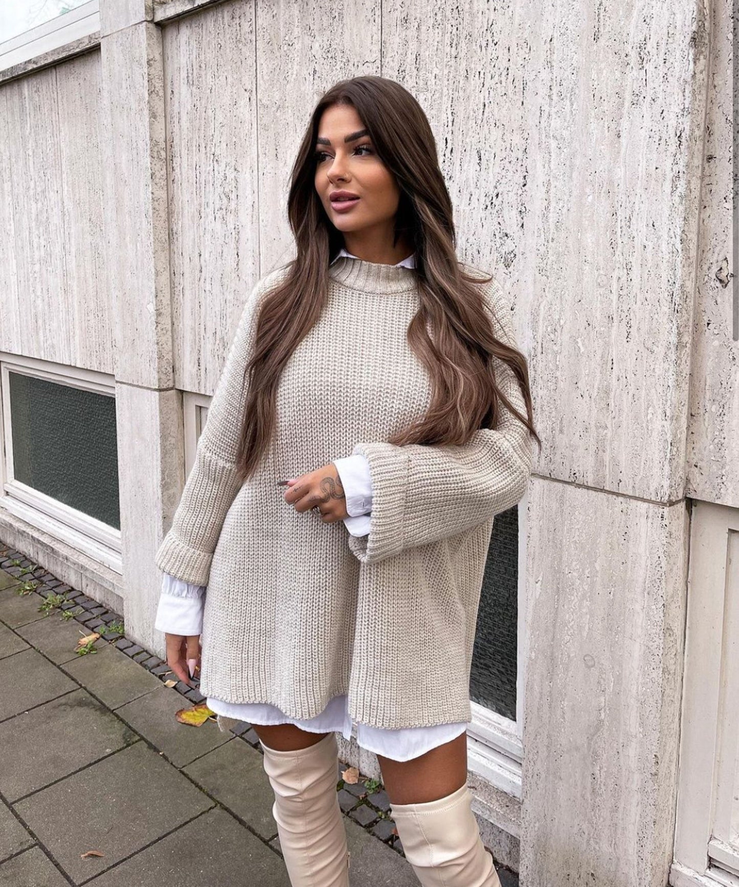 WW | Cozy oversized knit sweater in soft beige