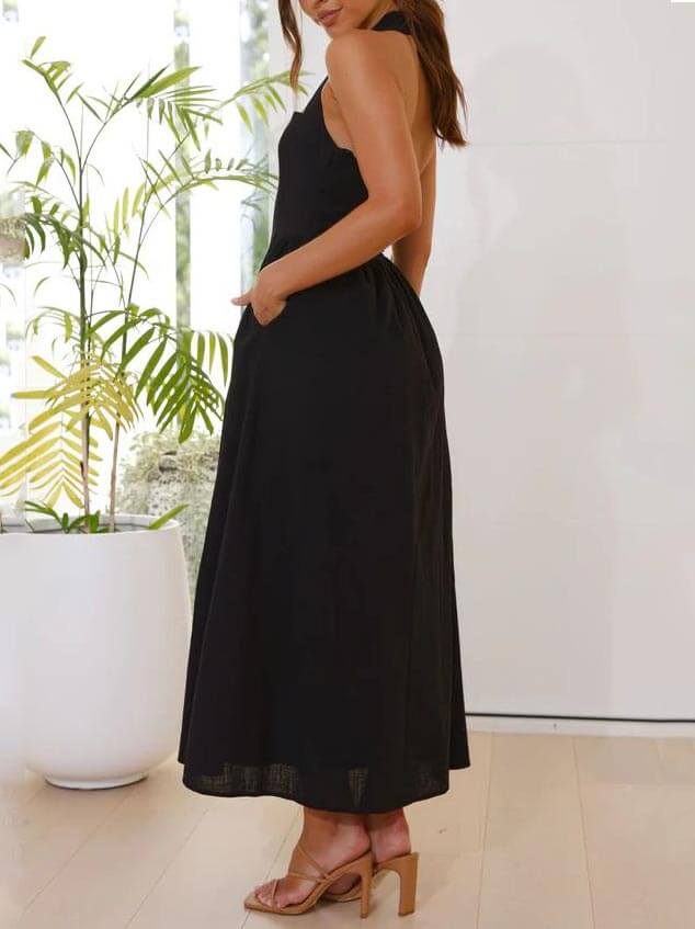 Tailliertes kleines schwarzes Midikleid mit Neckholder-Ausschnitt