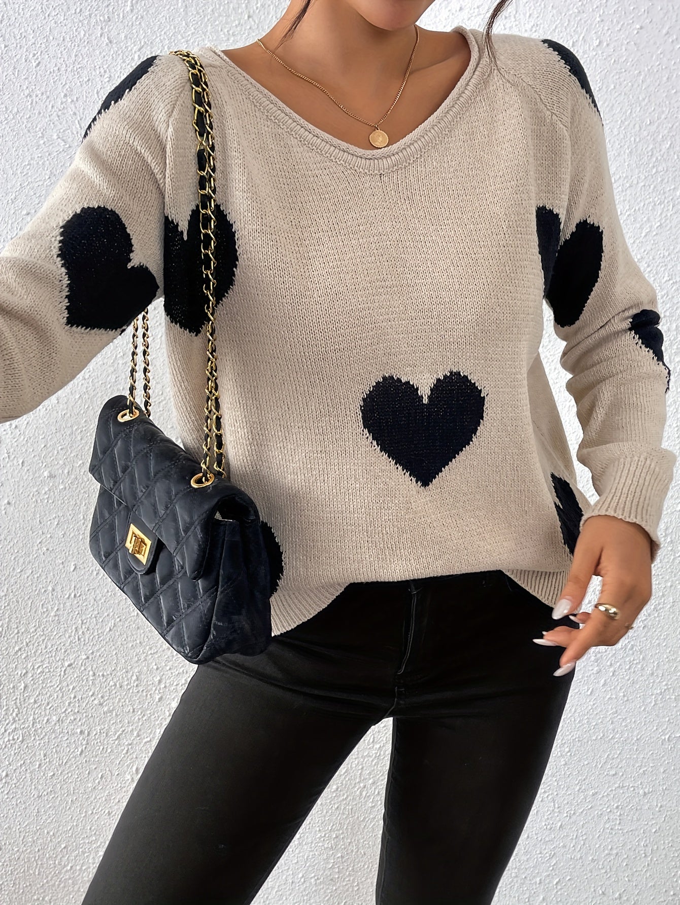 WW | Cozy sweater with a heart pattern for a romantic winter style