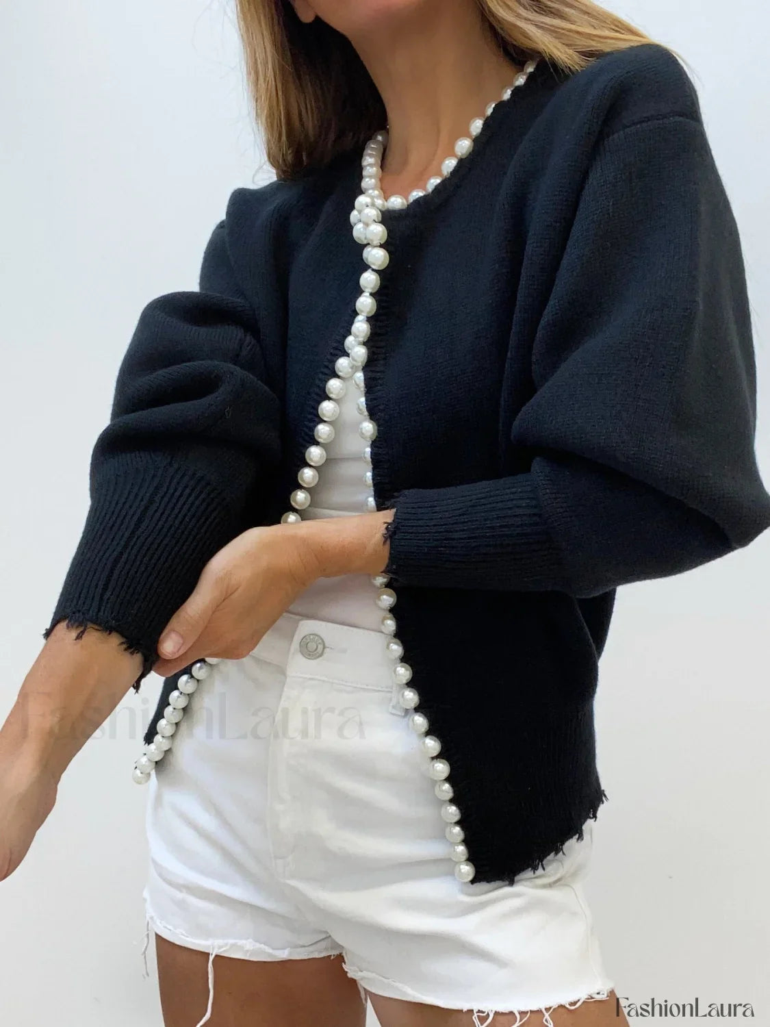 WW | Strickjacke mit Perlenverzierung und Fransensaum