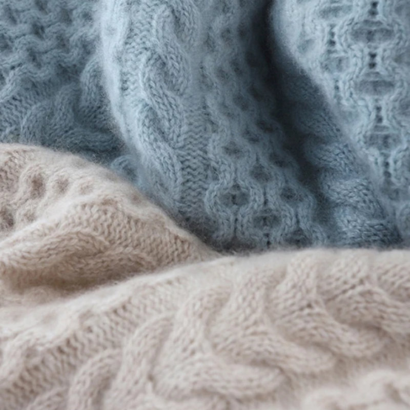 WW | Luxurious Plaid Cashmere Turtleneck