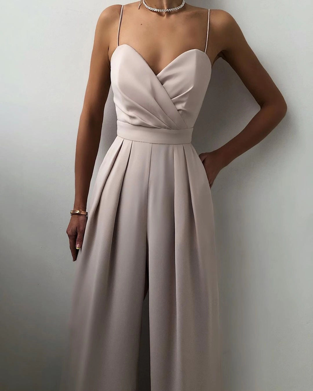 Rebecca – Straight-leg overall with a high waist and delicate straps