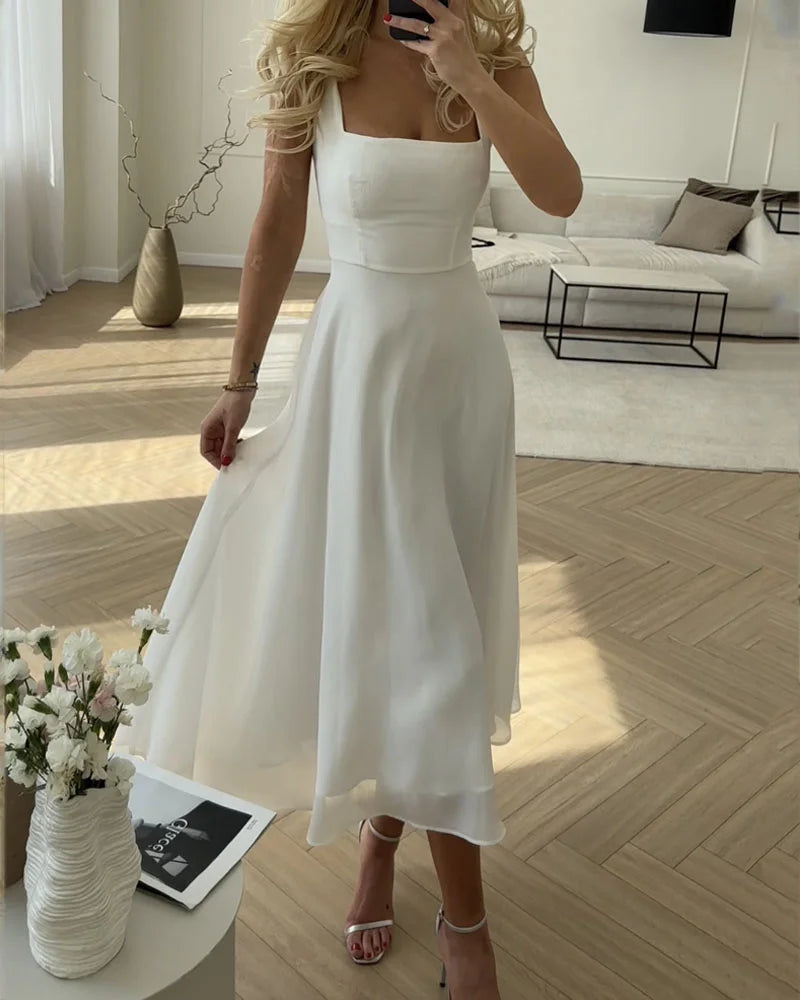 Daniela - Elegant dress with square neckline and solid color design