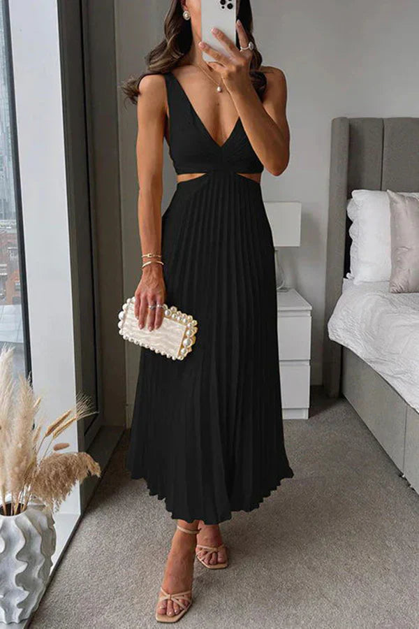 Xenia - Midsummer dress with pleats and tailored cut