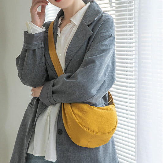 Halbmond-Crossbody-Tasche