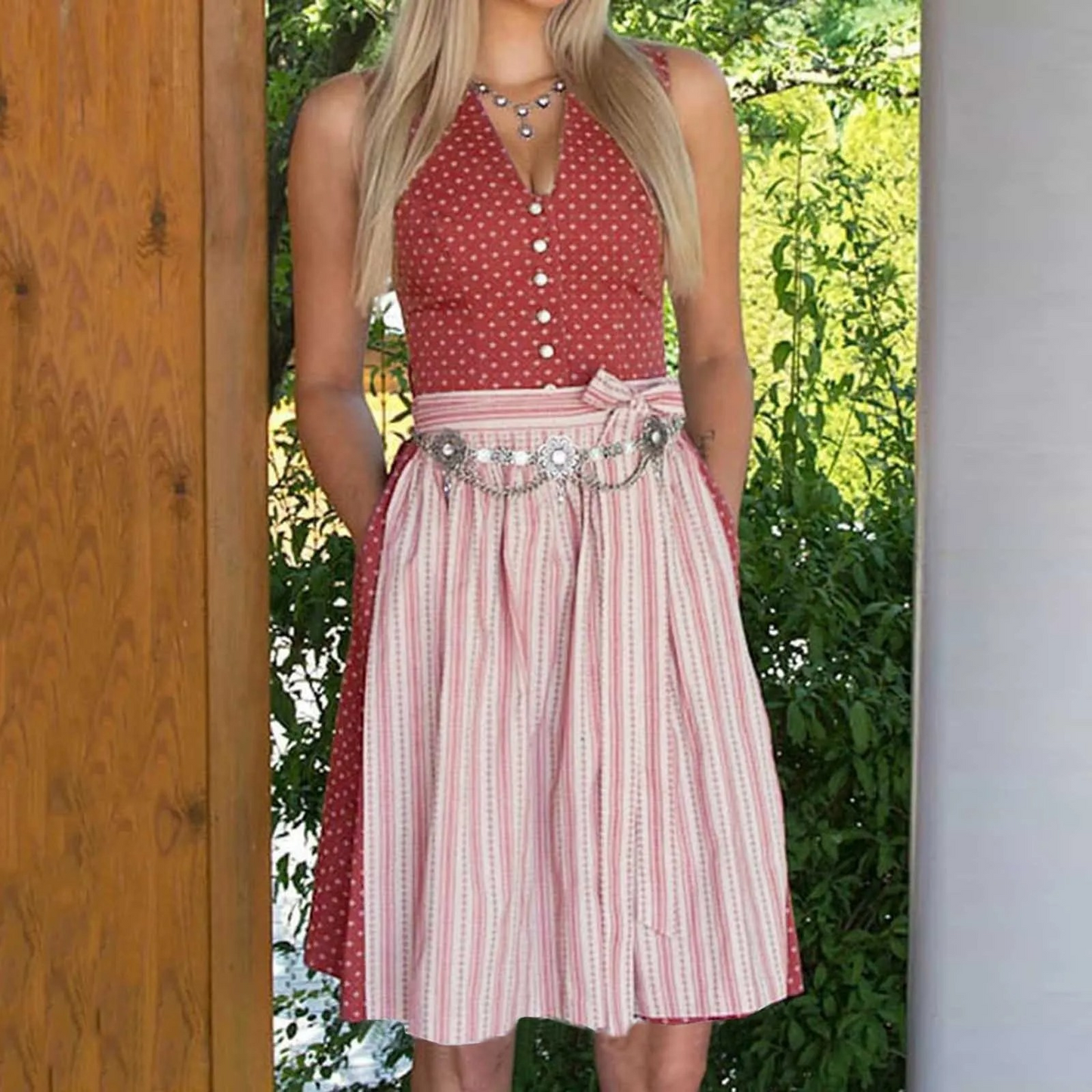 WW | Damen Traditionelles Outfit mit Taillengürtel und Stickerei