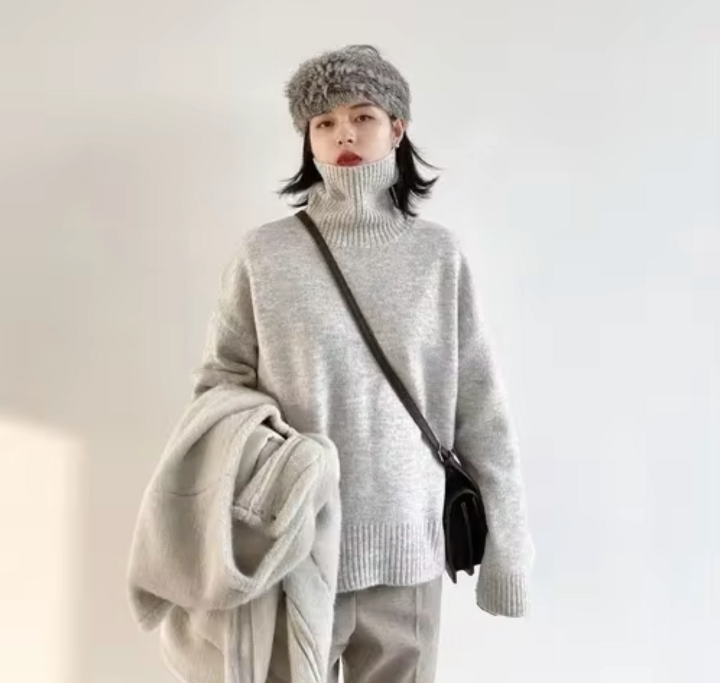 Loose-fitting turtleneck sweater