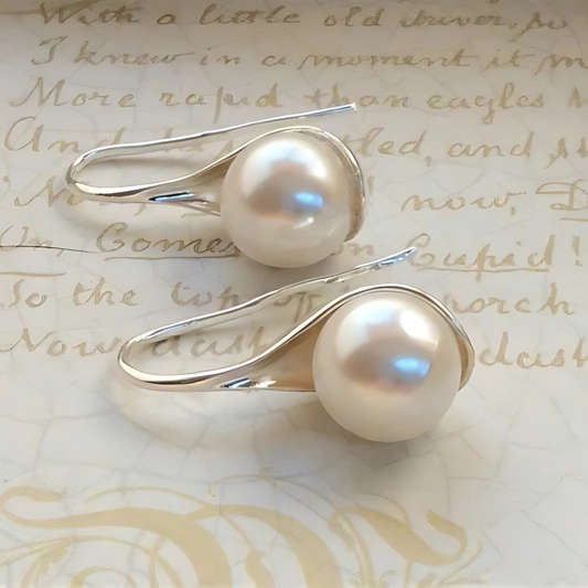 WW | Classic Pearl Drop Earrings