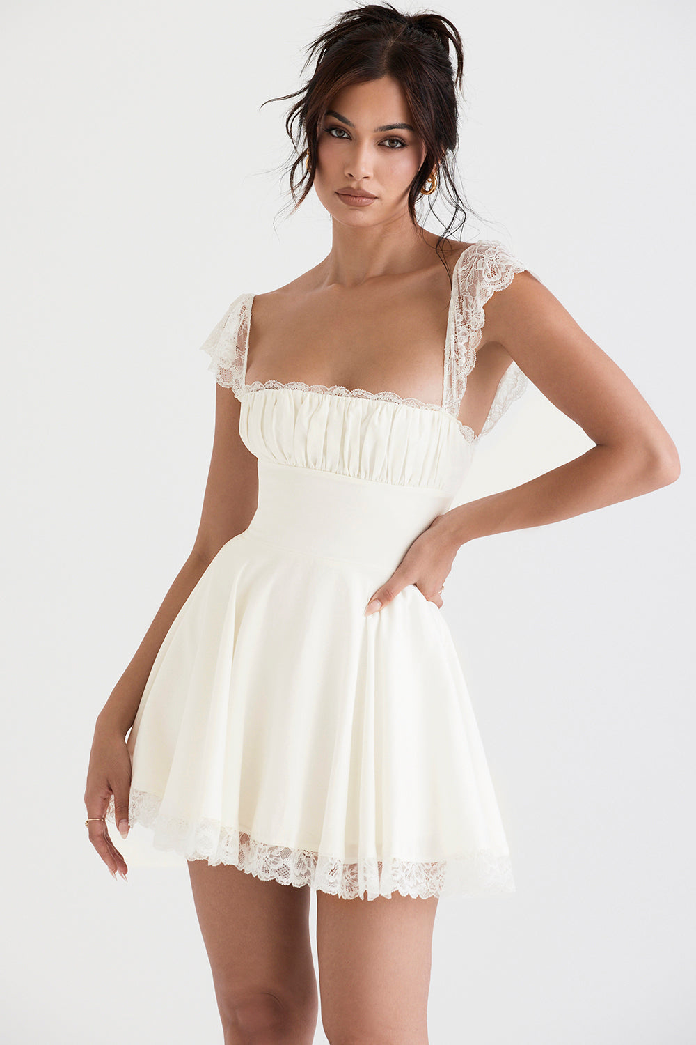 WW | Kleid mit quadratischem Ausschnitt und Spitzenärmeln